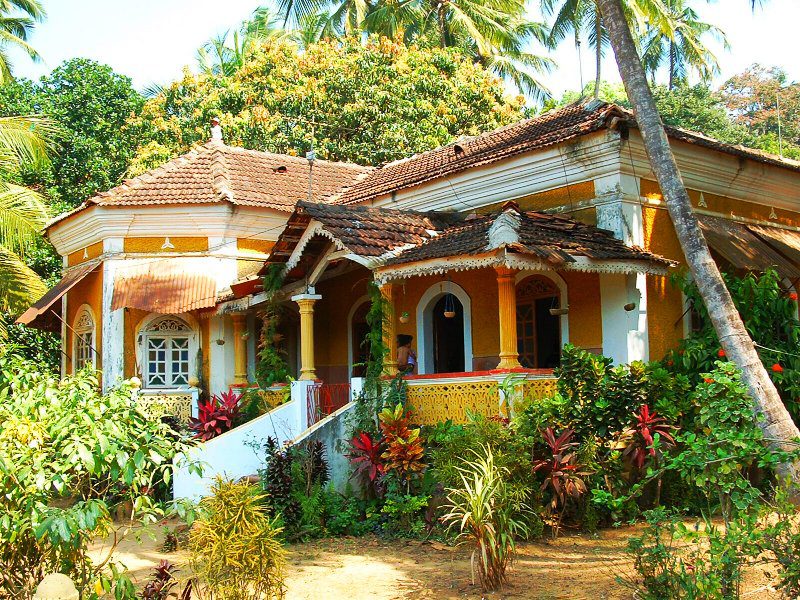 The quintessential Goan-Portuguese facade of a house. Source: WikiMedia